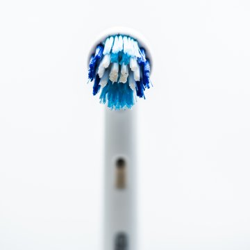 Close up on Oral B cleaning head